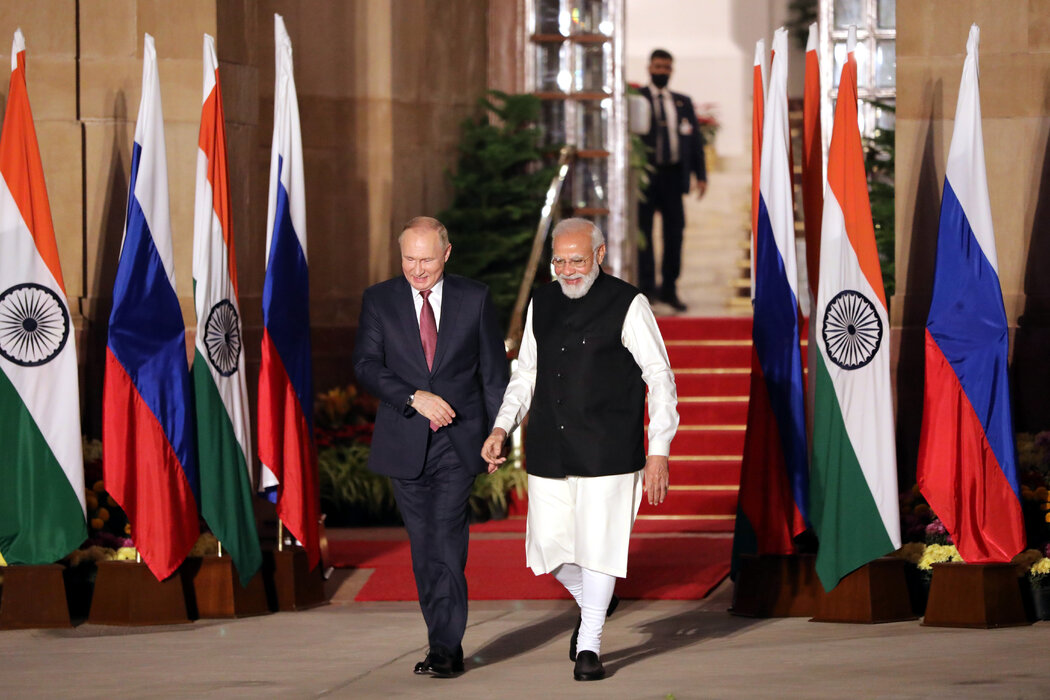 去年，印度总理纳伦德拉·莫迪和普京在新德里。对莫迪政府来说，来自俄罗斯的充足廉价燃料供应将有助于解决通胀问题。