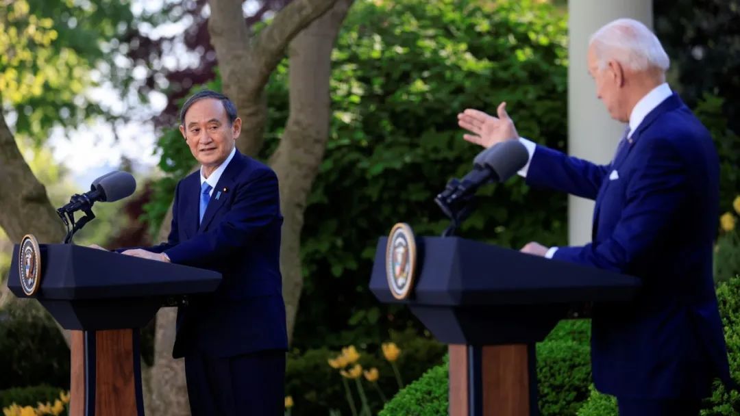▎2021年4月，时任日本首相菅义伟访美，日美联合声明强调“台海和平稳定”重要性